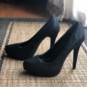 Black express sequin pumps